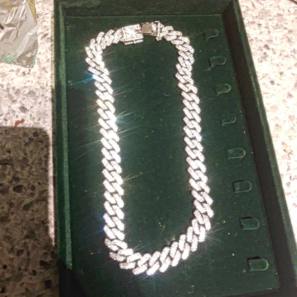 18K WhiteGold Cuban Link Chain - Picture 4 of 8